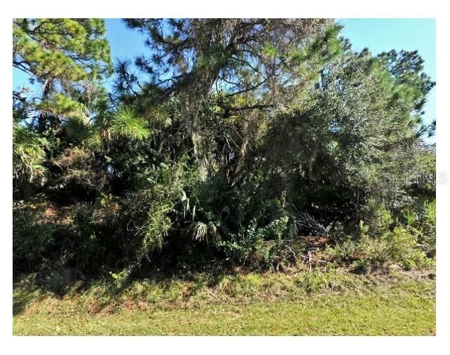 На продажу: $28,000 (0.28 acres)