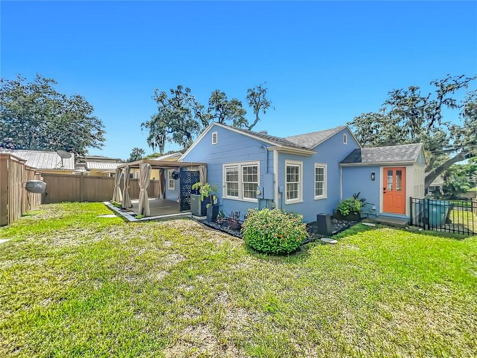 For Rent: $3,200 (3 beds, 2 baths, 1334 Square Feet)
