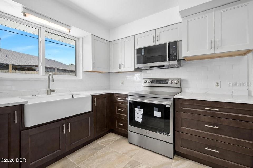 На продажу: $649,900 (4 спален, 3 ванн, 2244 Квадратных фут)