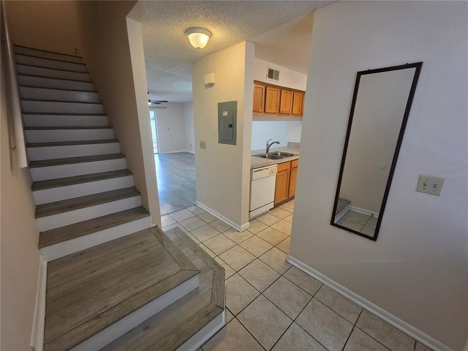 В аренду: $1,775 (3 спален, 2 ванн, 1192 Квадратных фут)