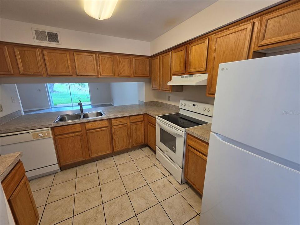 В аренду: $1,775 (3 спален, 2 ванн, 1192 Квадратных фут)