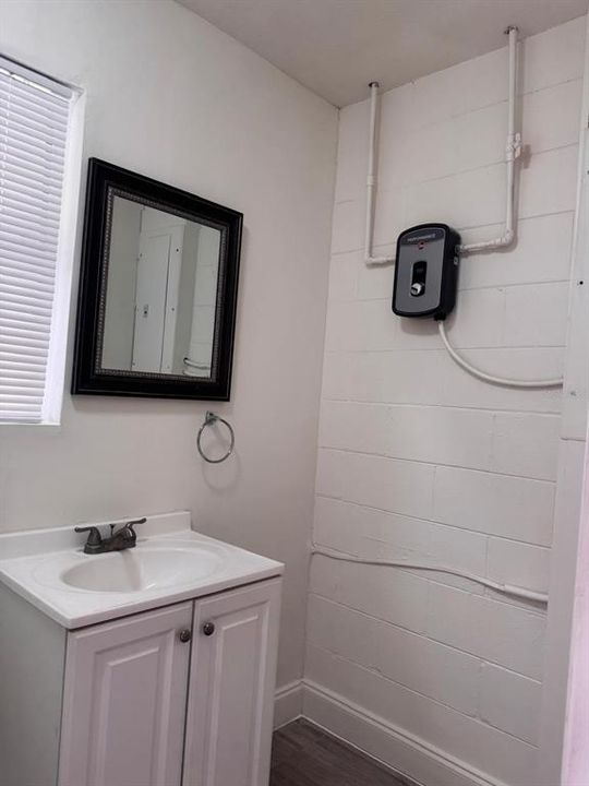 For Rent: $1,200 (0 beds, 1 baths, 950 Square Feet)