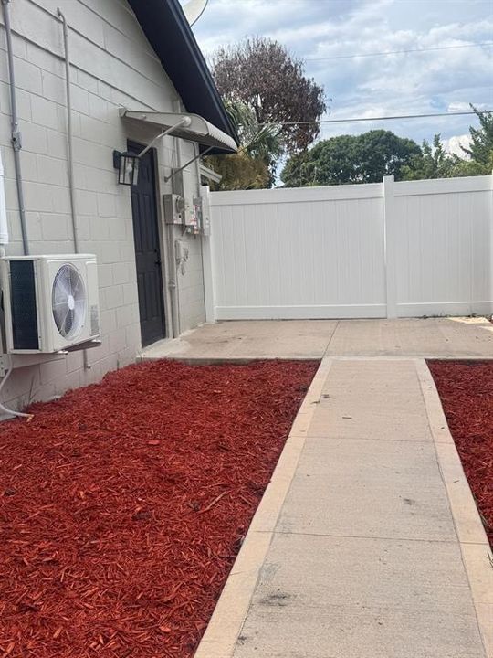 For Rent: $1,200 (0 beds, 1 baths, 950 Square Feet)