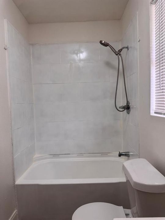For Rent: $1,200 (0 beds, 1 baths, 950 Square Feet)