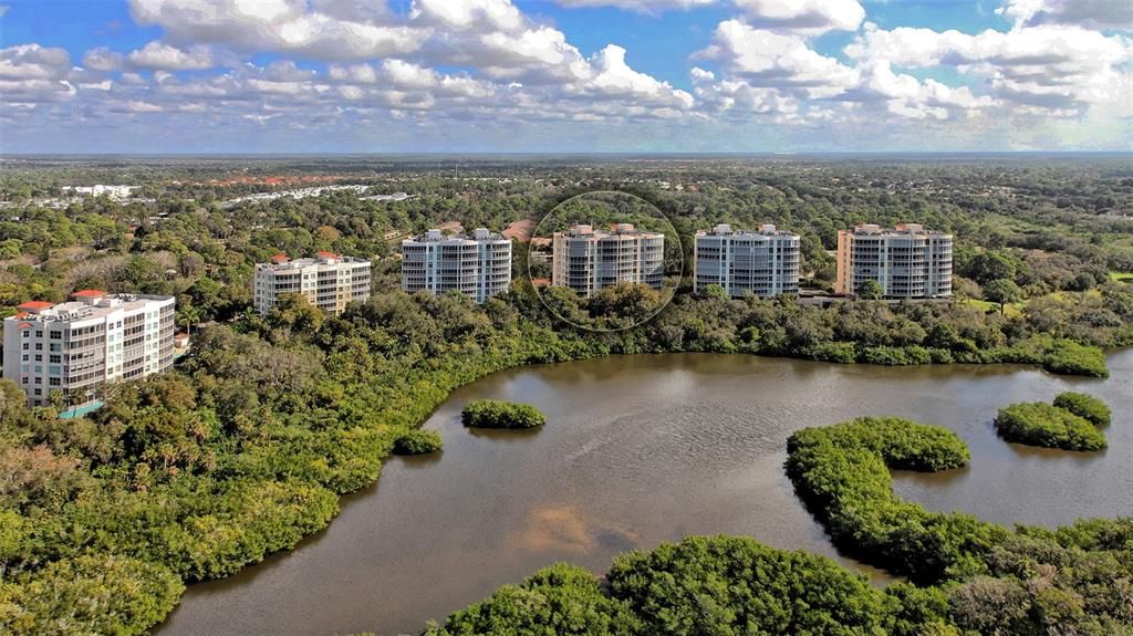 En Venta: $425,000 (3 camas, 3 baños, 2203 Pies cuadrados)