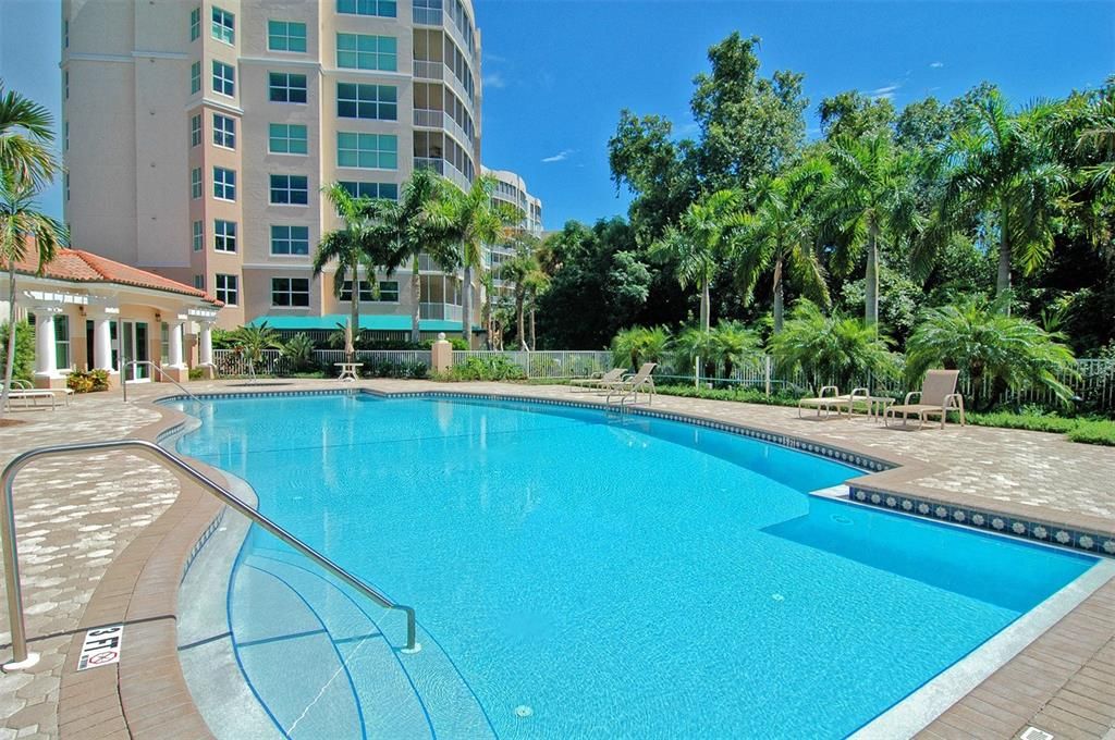 En Venta: $425,000 (3 camas, 3 baños, 2203 Pies cuadrados)