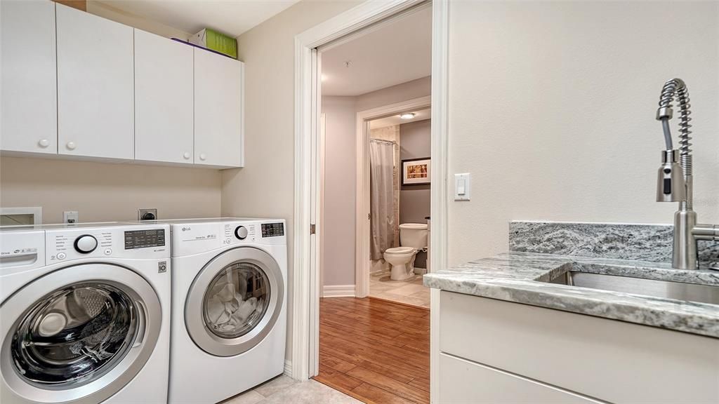 En Venta: $425,000 (3 camas, 3 baños, 2203 Pies cuadrados)