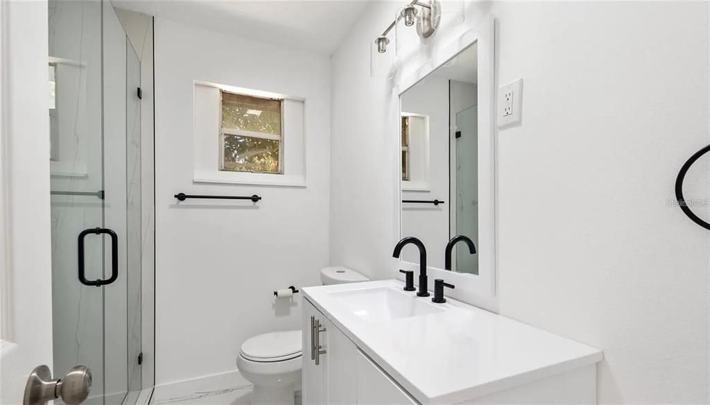 For Rent: $2,050 (2 beds, 1 baths, 884 Square Feet)