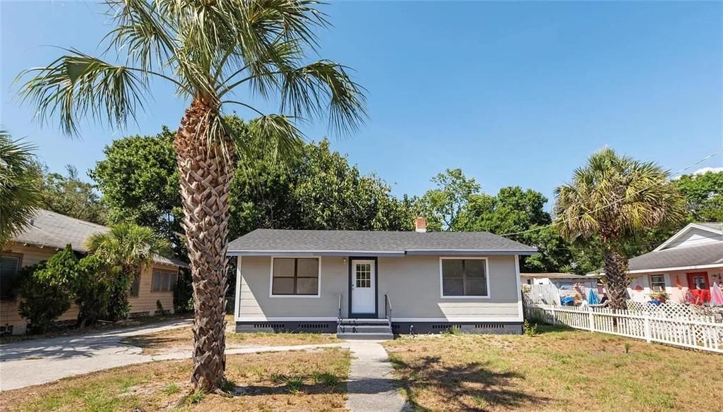 For Rent: $2,050 (2 beds, 1 baths, 884 Square Feet)