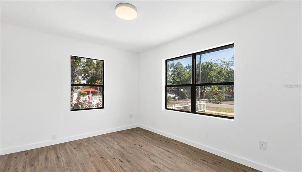 For Rent: $2,050 (2 beds, 1 baths, 884 Square Feet)
