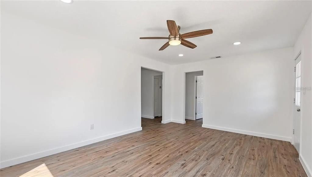 For Rent: $2,050 (2 beds, 1 baths, 884 Square Feet)