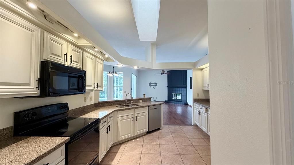 For Rent: $3,100 (3 beds, 2 baths, 2052 Square Feet)