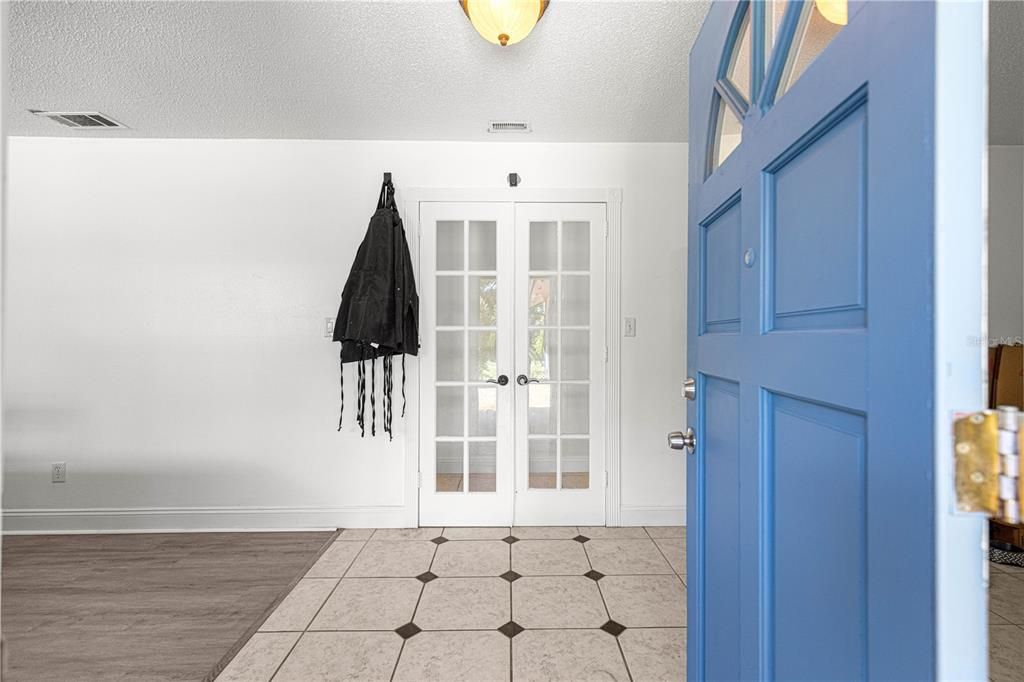 En Venta: $299,999 (3 camas, 2 baños, 1656 Pies cuadrados)