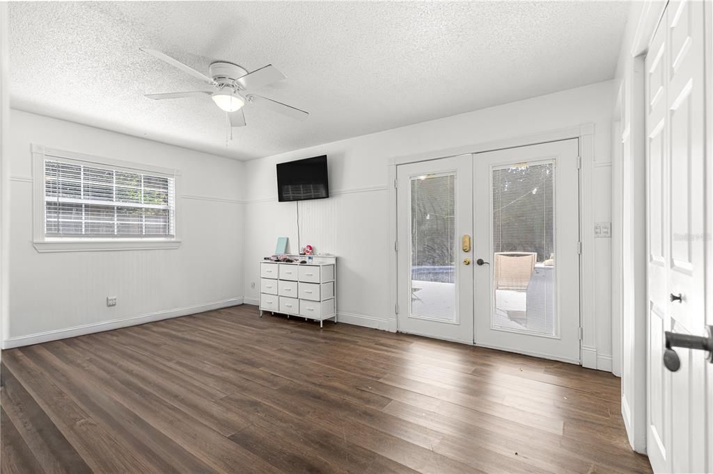 En Venta: $299,999 (3 camas, 2 baños, 1656 Pies cuadrados)