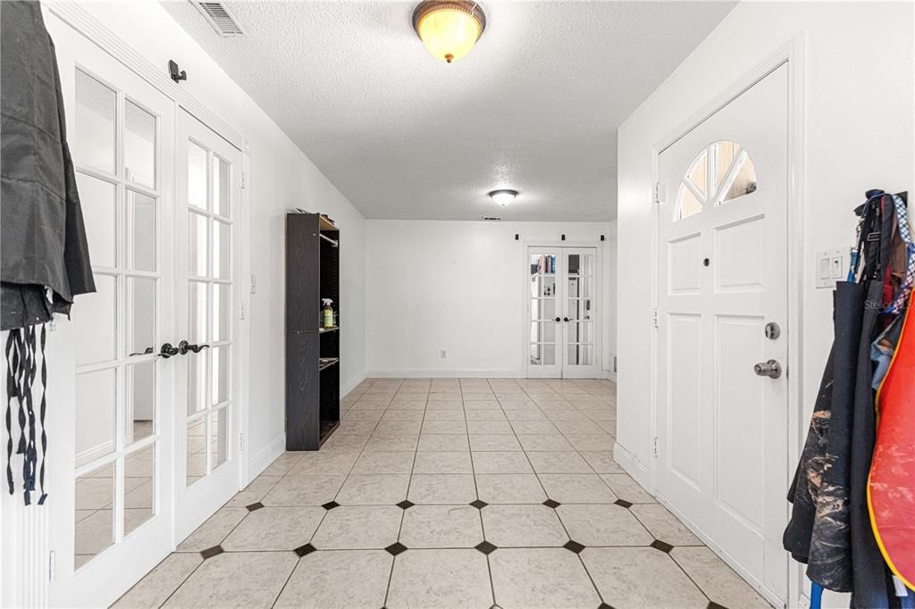 En Venta: $299,999 (3 camas, 2 baños, 1656 Pies cuadrados)