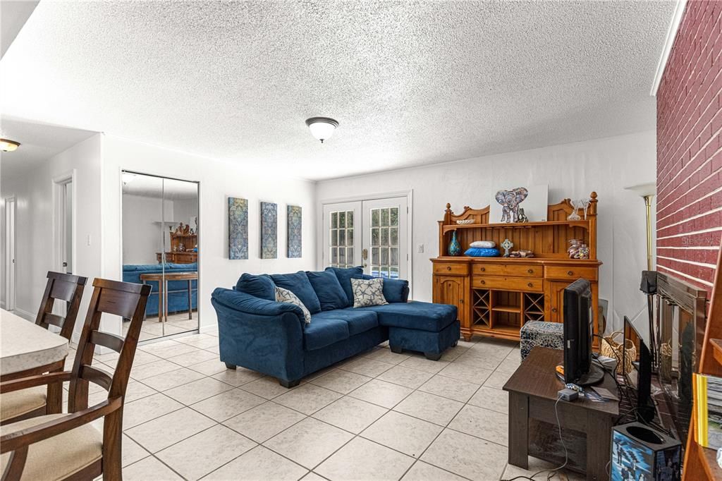 En Venta: $299,999 (3 camas, 2 baños, 1656 Pies cuadrados)