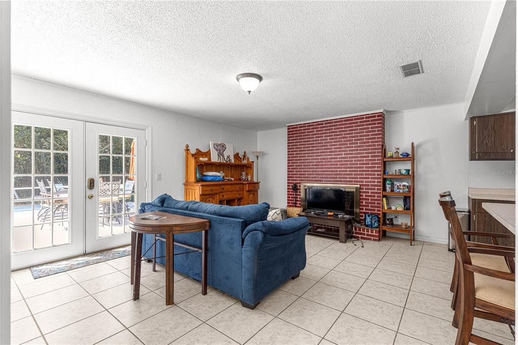 En Venta: $299,999 (3 camas, 2 baños, 1656 Pies cuadrados)
