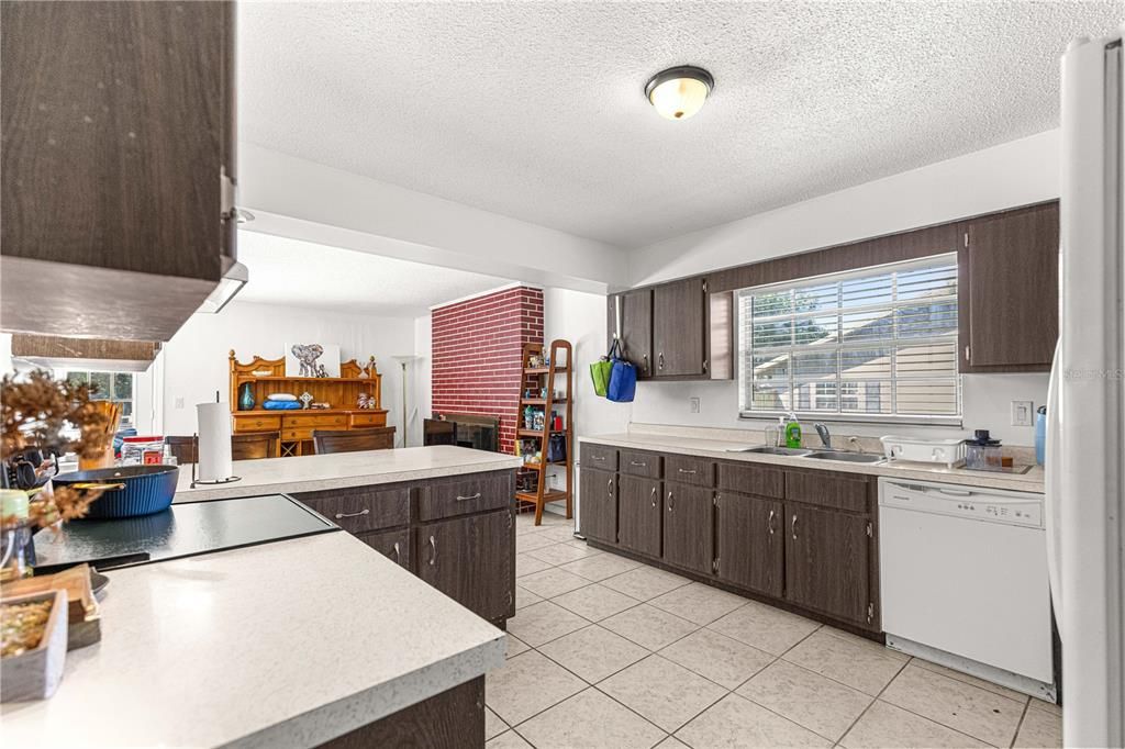 En Venta: $299,999 (3 camas, 2 baños, 1656 Pies cuadrados)