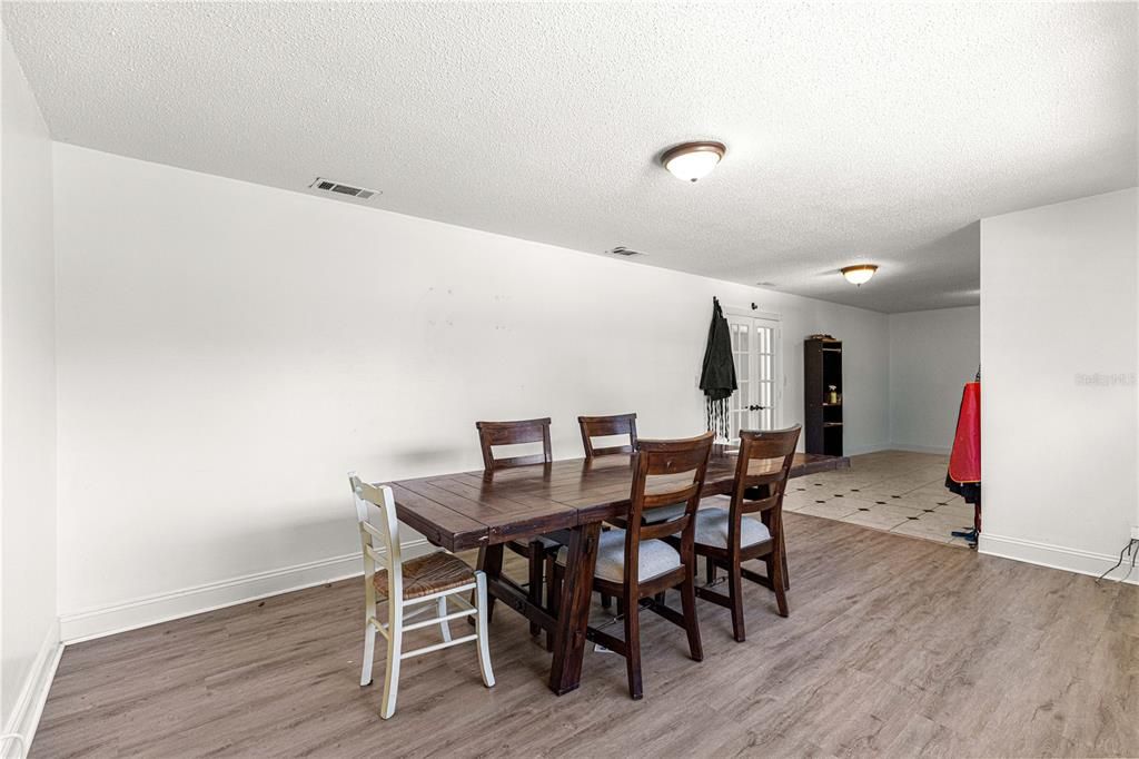En Venta: $299,999 (3 camas, 2 baños, 1656 Pies cuadrados)