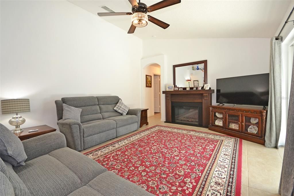 For Sale: $560,000 (6 beds, 3 baths, 2268 Square Feet)