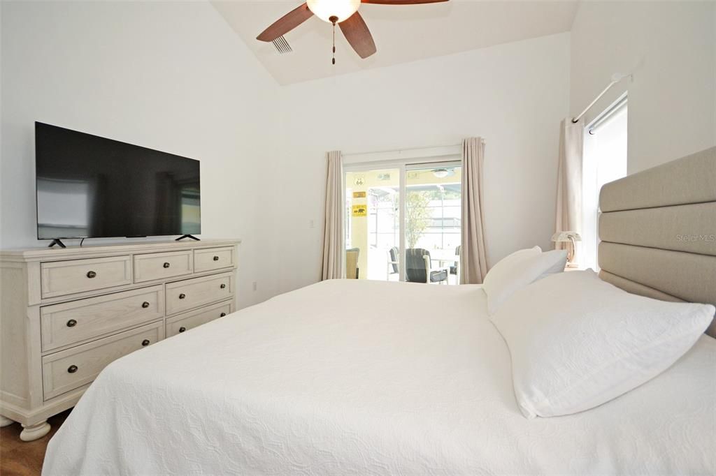 For Sale: $560,000 (6 beds, 3 baths, 2268 Square Feet)