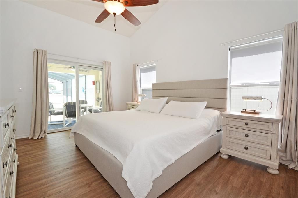 For Sale: $560,000 (6 beds, 3 baths, 2268 Square Feet)