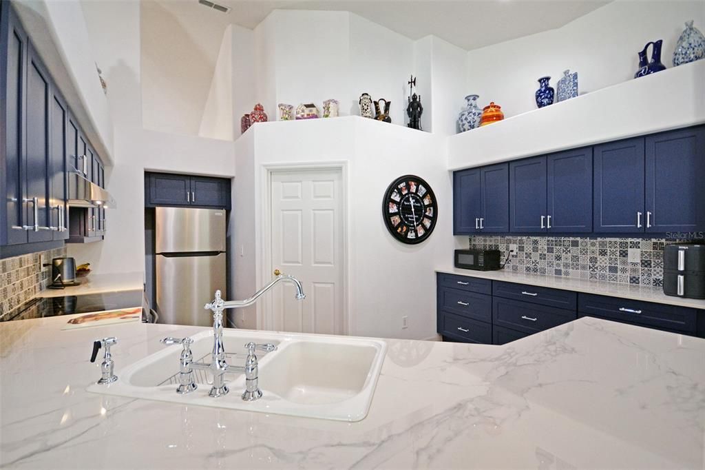 For Sale: $560,000 (6 beds, 3 baths, 2268 Square Feet)