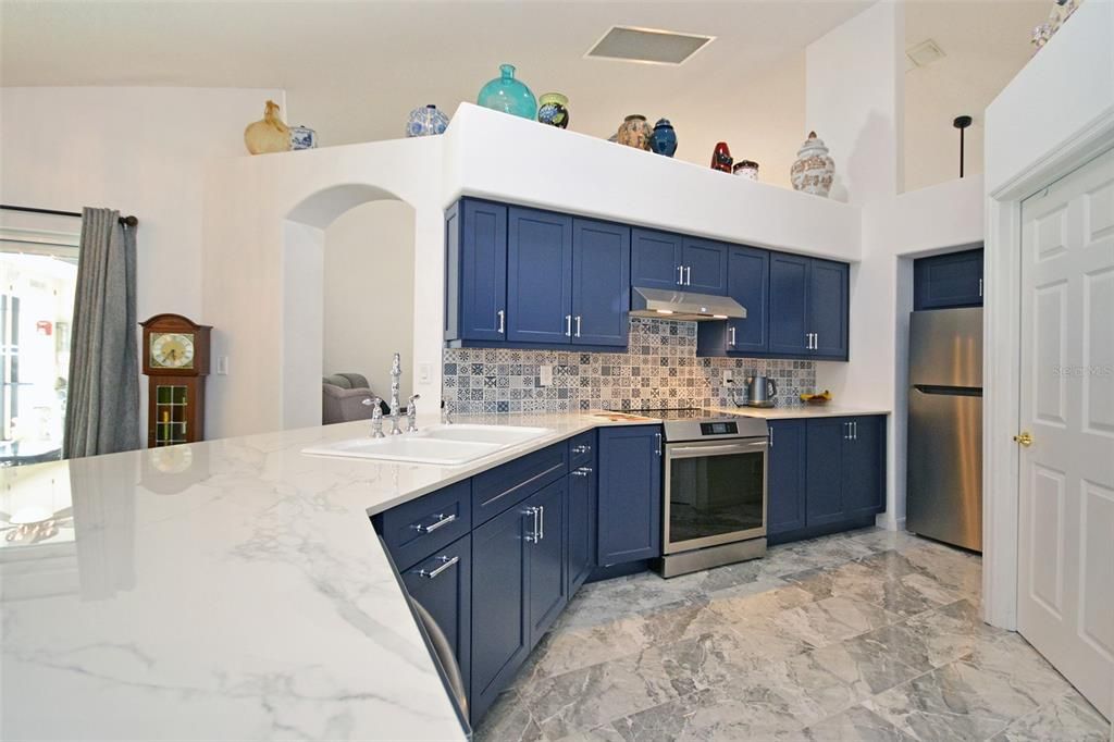 For Sale: $560,000 (6 beds, 3 baths, 2268 Square Feet)