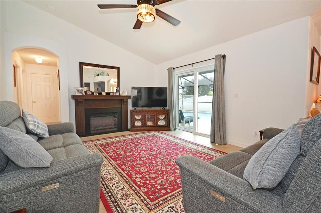 For Sale: $560,000 (6 beds, 3 baths, 2268 Square Feet)