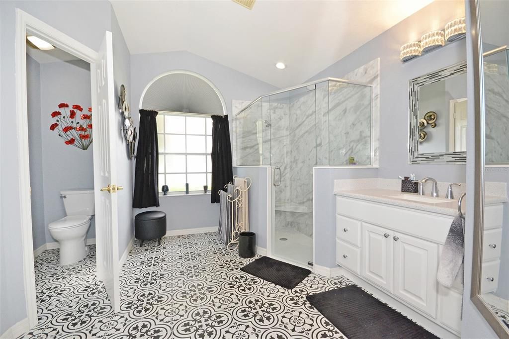 For Sale: $560,000 (6 beds, 3 baths, 2268 Square Feet)