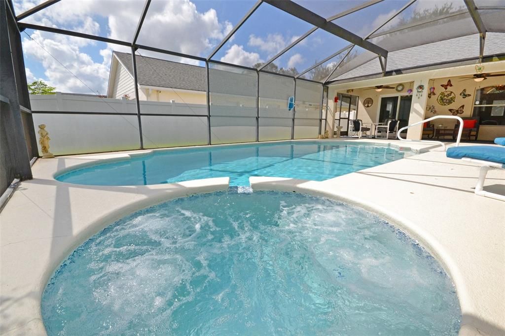 For Sale: $560,000 (6 beds, 3 baths, 2268 Square Feet)