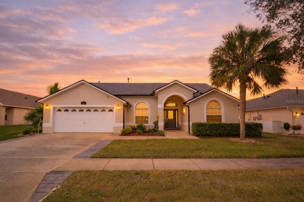 For Sale: $560,000 (6 beds, 3 baths, 2268 Square Feet)