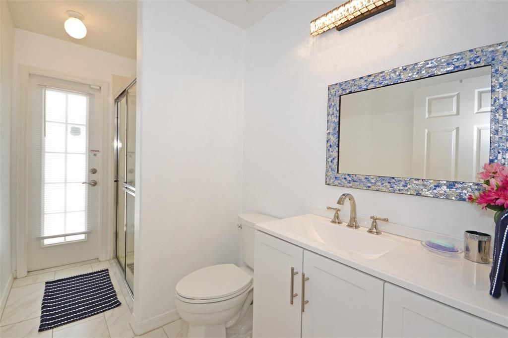 For Sale: $560,000 (6 beds, 3 baths, 2268 Square Feet)