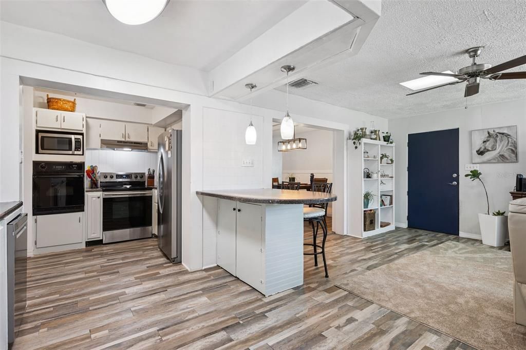 En Venta: $330,000 (4 camas, 2 baños, 1535 Pies cuadrados)