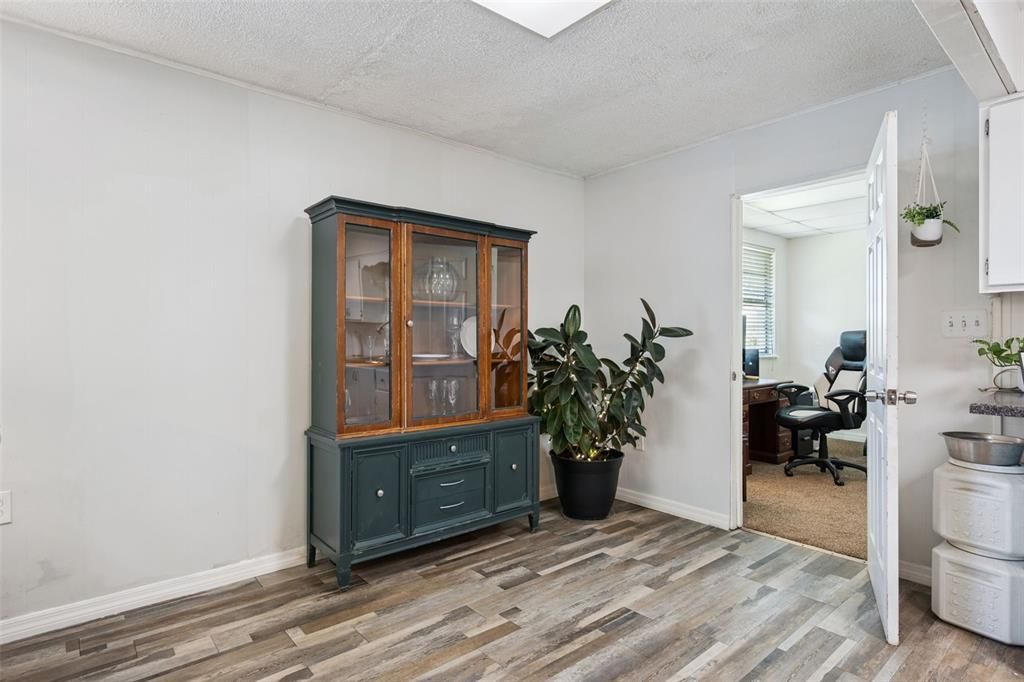 En Venta: $330,000 (4 camas, 2 baños, 1535 Pies cuadrados)