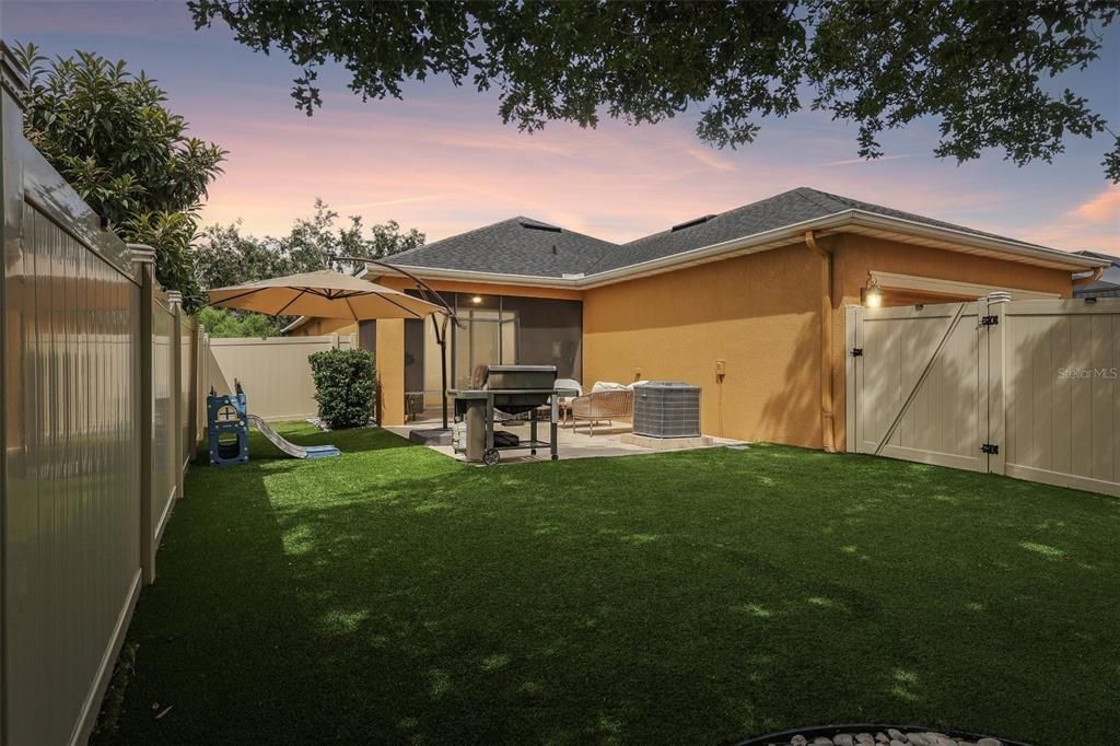 En Venta: $525,000 (4 camas, 2 baños, 1981 Pies cuadrados)