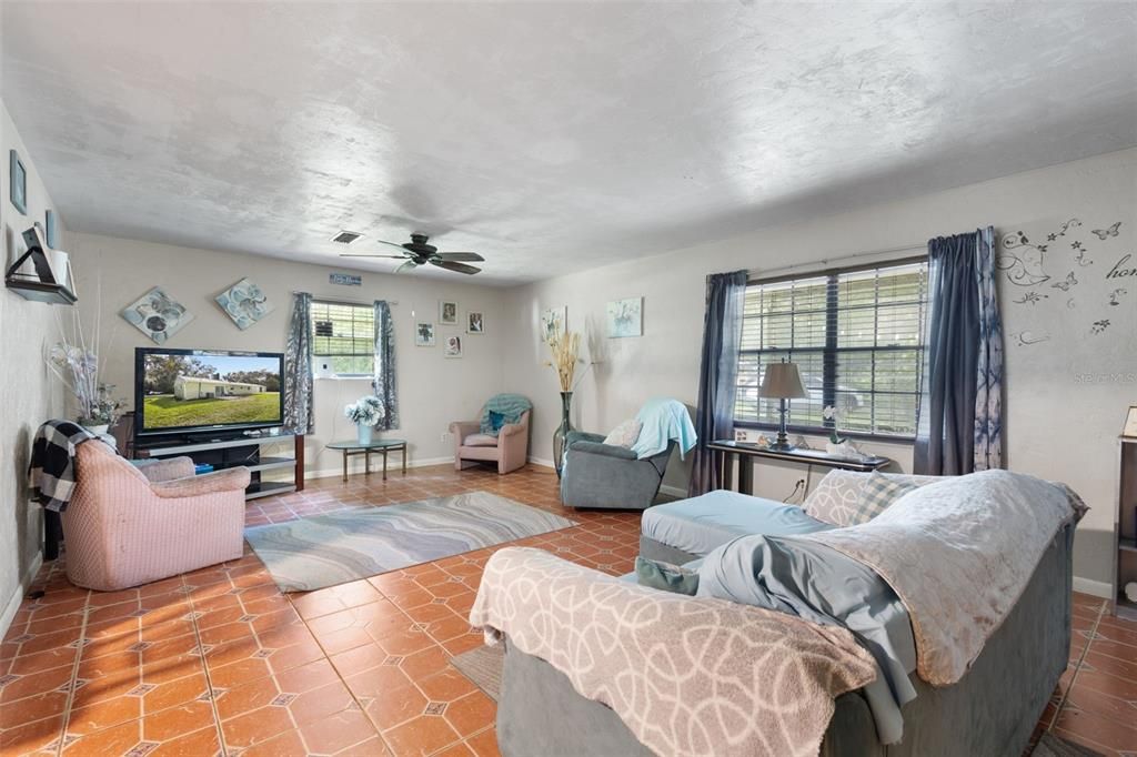 En Venta: $289,900 (3 camas, 2 baños, 1252 Pies cuadrados)