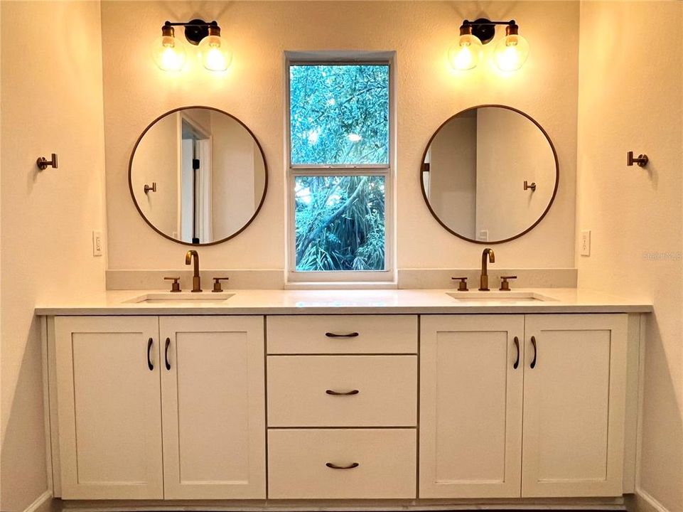 For Rent: $4,995 (5 beds, 3 baths, 2428 Square Feet)