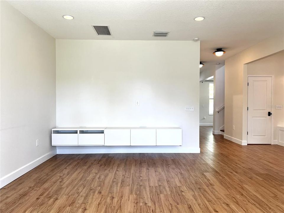 For Rent: $4,995 (5 beds, 3 baths, 2428 Square Feet)