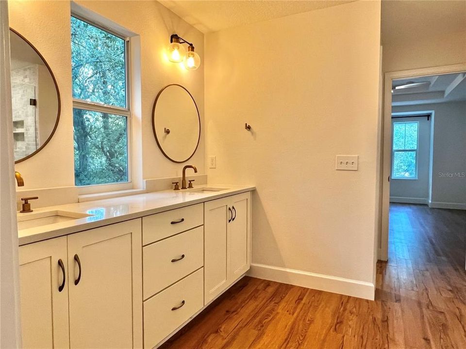 For Rent: $4,995 (5 beds, 3 baths, 2428 Square Feet)