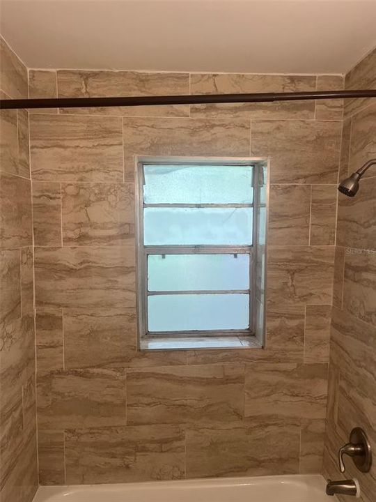 For Rent: $1,700 (2 beds, 1 baths, 567 Square Feet)
