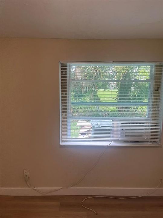 For Rent: $1,700 (2 beds, 1 baths, 567 Square Feet)