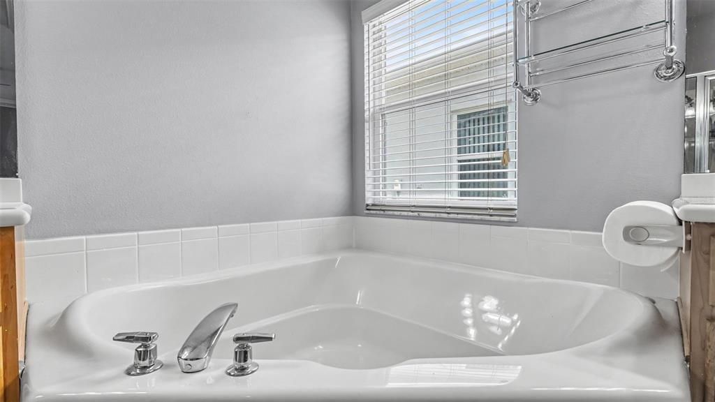 For Sale: $299,900 (3 beds, 2 baths, 1821 Square Feet)