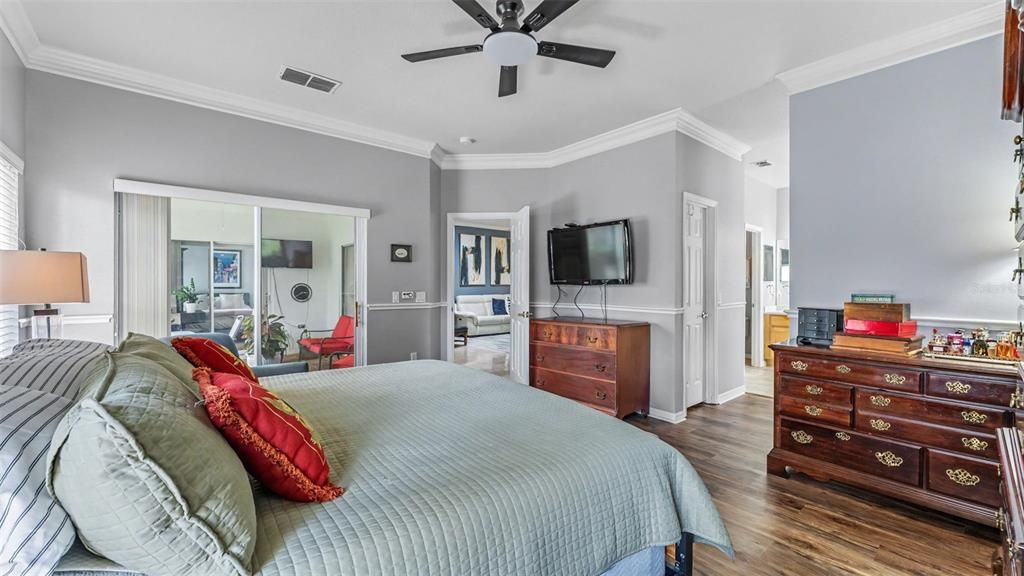 For Sale: $299,900 (3 beds, 2 baths, 1821 Square Feet)
