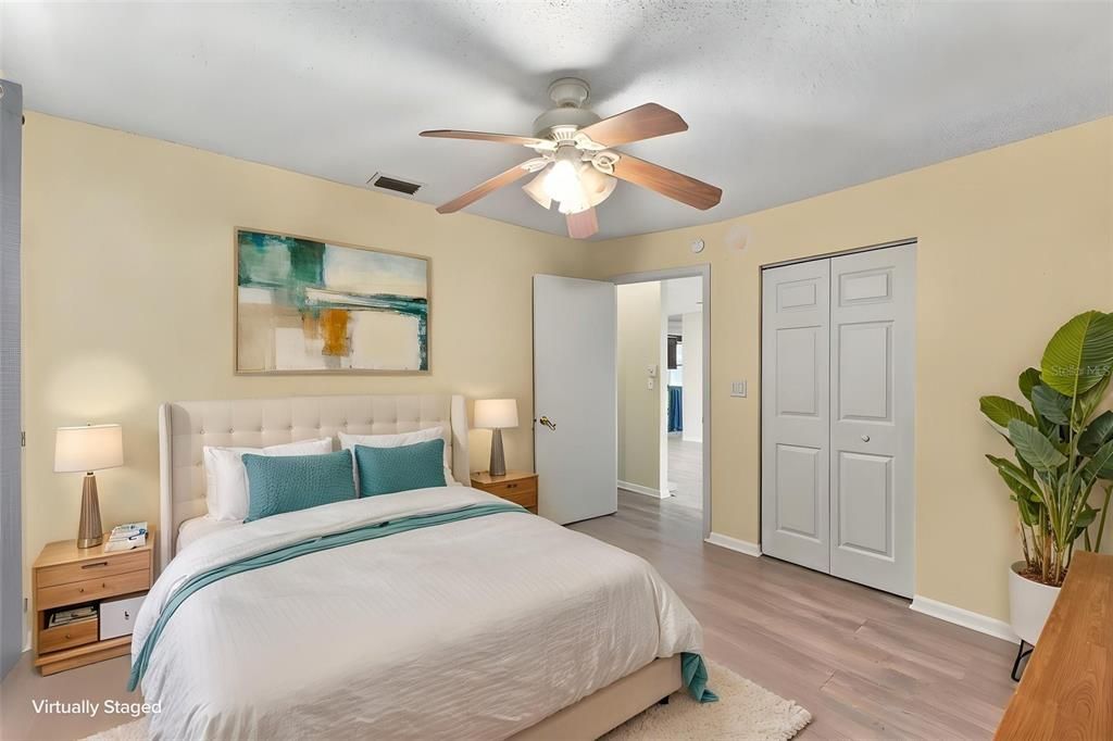 For Sale: $174,900 (2 beds, 1 baths, 969 Square Feet)