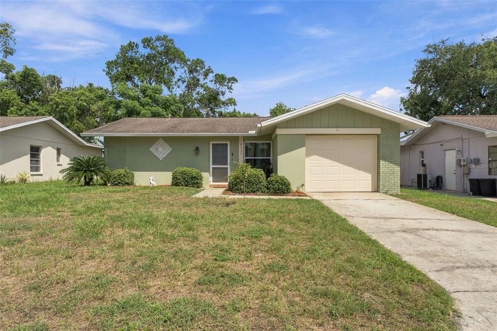 For Sale: $174,900 (2 beds, 1 baths, 969 Square Feet)