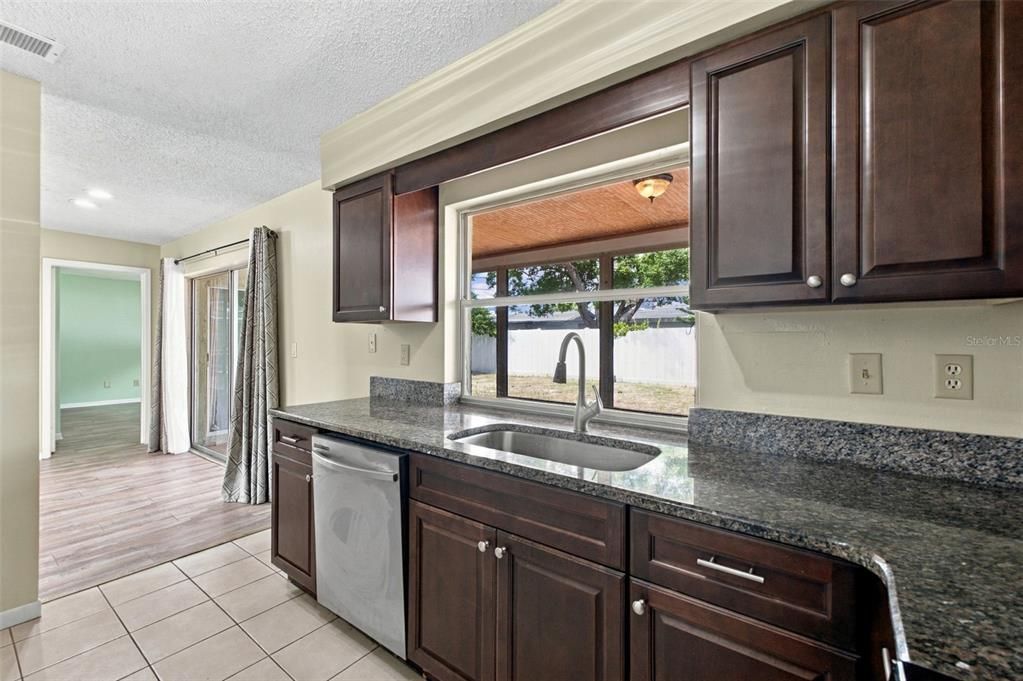 For Sale: $174,900 (2 beds, 1 baths, 969 Square Feet)
