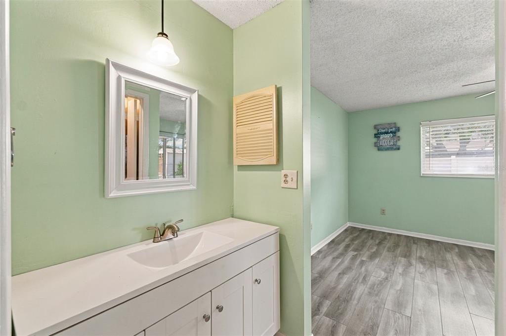 For Sale: $174,900 (2 beds, 1 baths, 969 Square Feet)