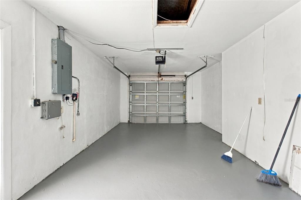For Sale: $174,900 (2 beds, 1 baths, 969 Square Feet)