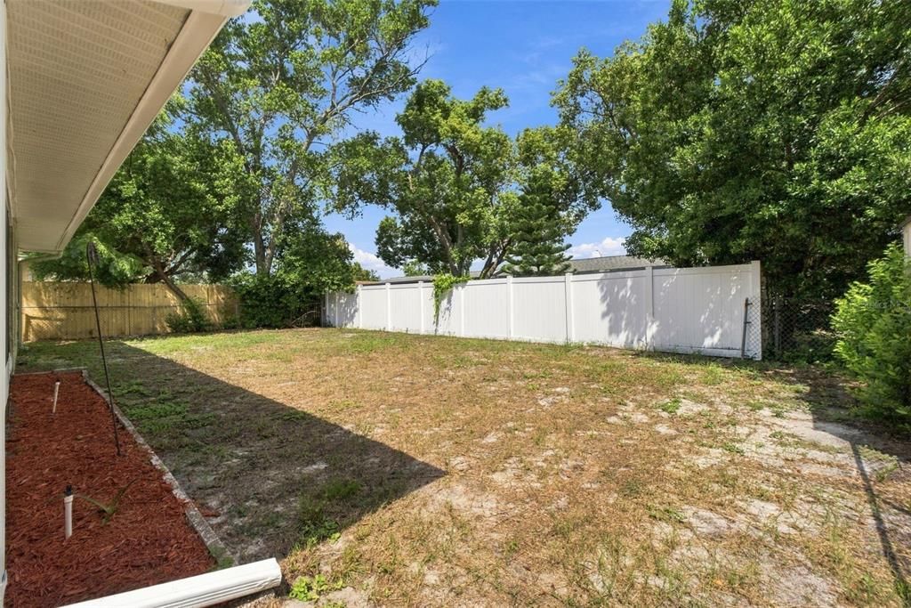 For Sale: $174,900 (2 beds, 1 baths, 969 Square Feet)